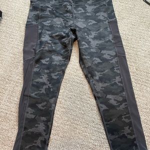 Fabletics size XL camo leggings